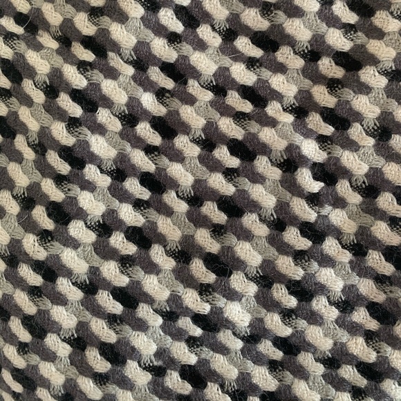 Scarf Houndstooth - Picture 3 of 3